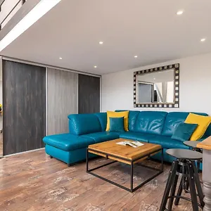 Astoria Blue Apartment